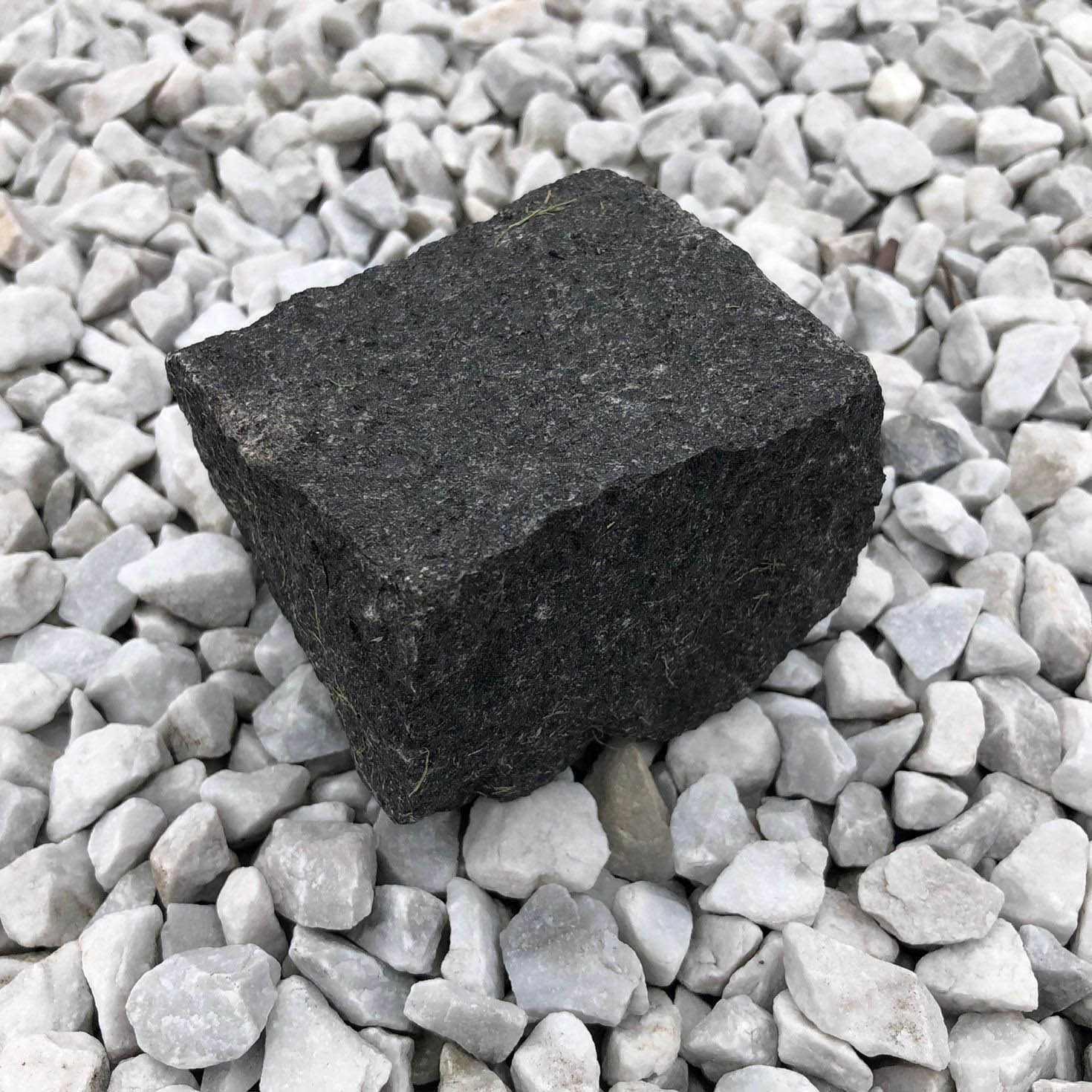 Kostka granitowa. Kamienie ozdobne do ogrodu. Bella-stone.pl